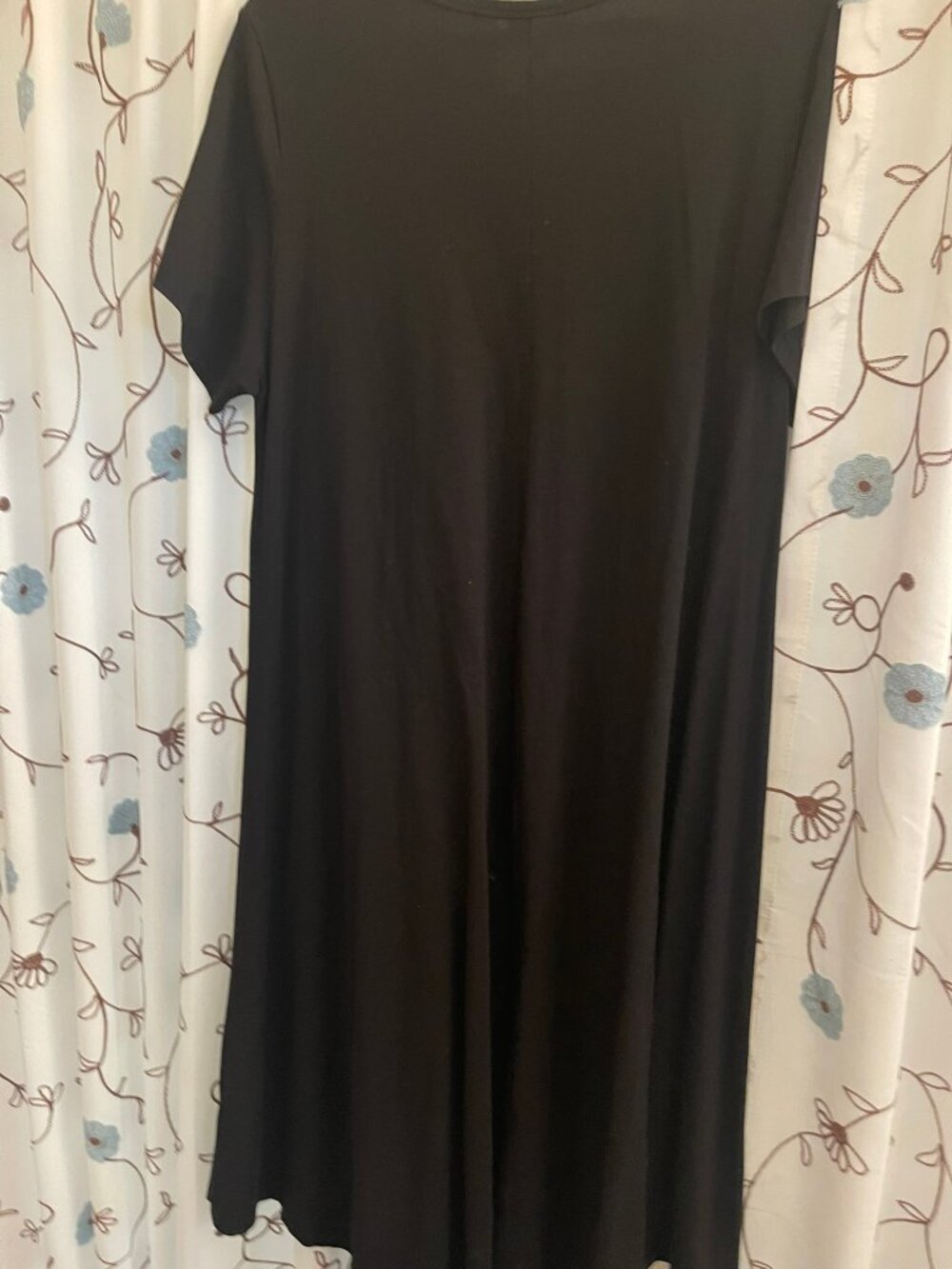 LuLaRoe Like New L Carly Black T-Shirt Swing Dress - Picture 4 of 7